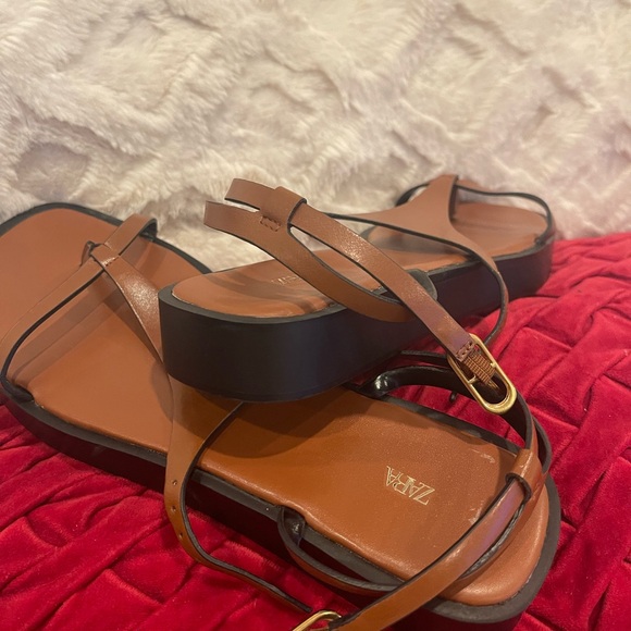 Zara Women's Tan and Black Sandals - Picture 2 of 5